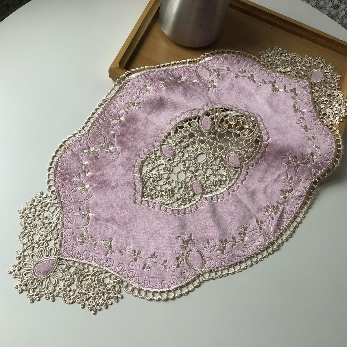 20''x11.4''Retro Oval Doilies placemat, Elegant Velvet Placemats Vase Mats Embroidery Dresser Scarf for Table Kitchen Dining Tabletop Decoration (Green)