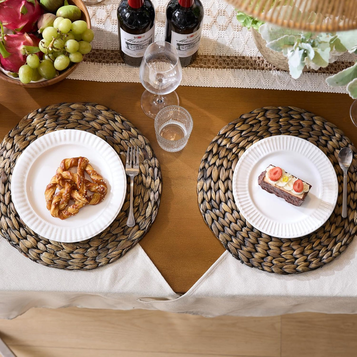 8 Pack, Round Woven Placemats, Natural Water Hyacinth Wicker Place Mats, Braided Straw Table Mats for Dining Table, Fall, Halloween, Thanksgiving, Christmas, Black (13.8 inch)
