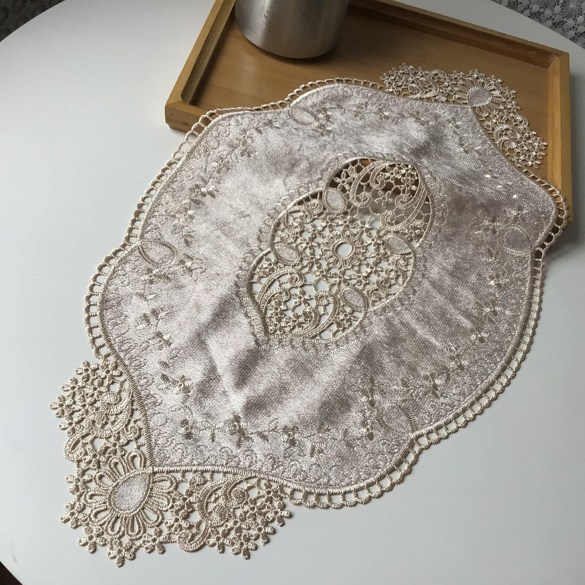 20''x11.4''Retro Oval Doilies placemat, Elegant Velvet Placemats Vase Mats Embroidery Dresser Scarf for Table Kitchen Dining Tabletop Decoration (Green)