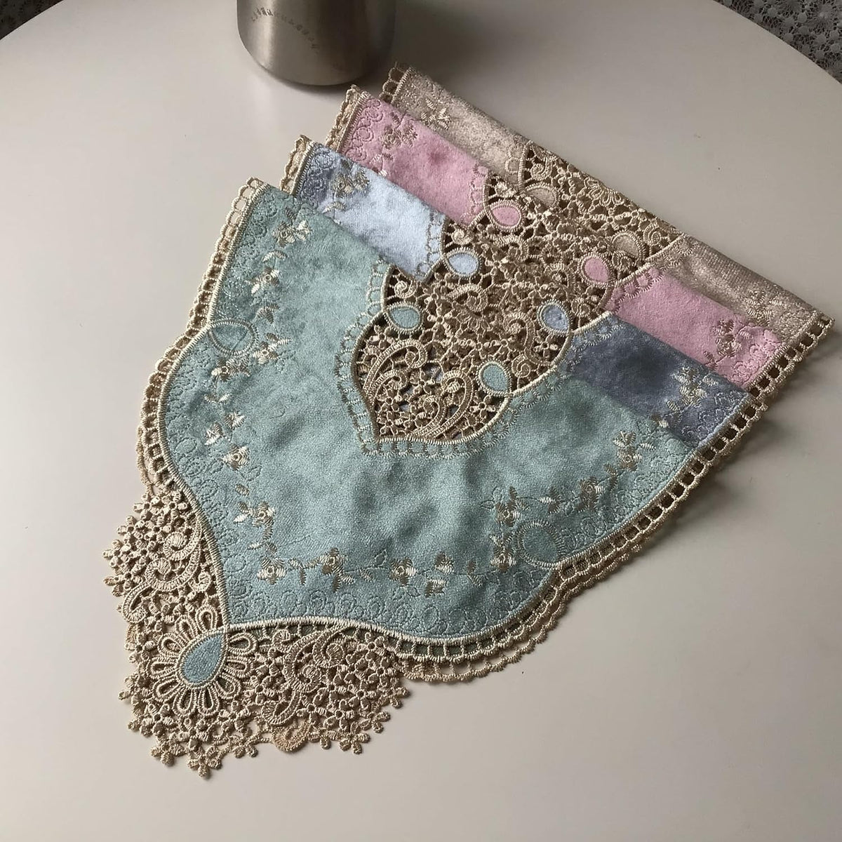 20''x11.4''Retro Oval Doilies placemat, Elegant Velvet Placemats Vase Mats Embroidery Dresser Scarf for Table Kitchen Dining Tabletop Decoration (Green)