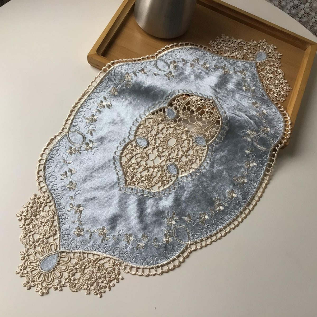 20''x11.4''Retro Oval Doilies placemat, Elegant Velvet Placemats Vase Mats Embroidery Dresser Scarf for Table Kitchen Dining Tabletop Decoration (Green)