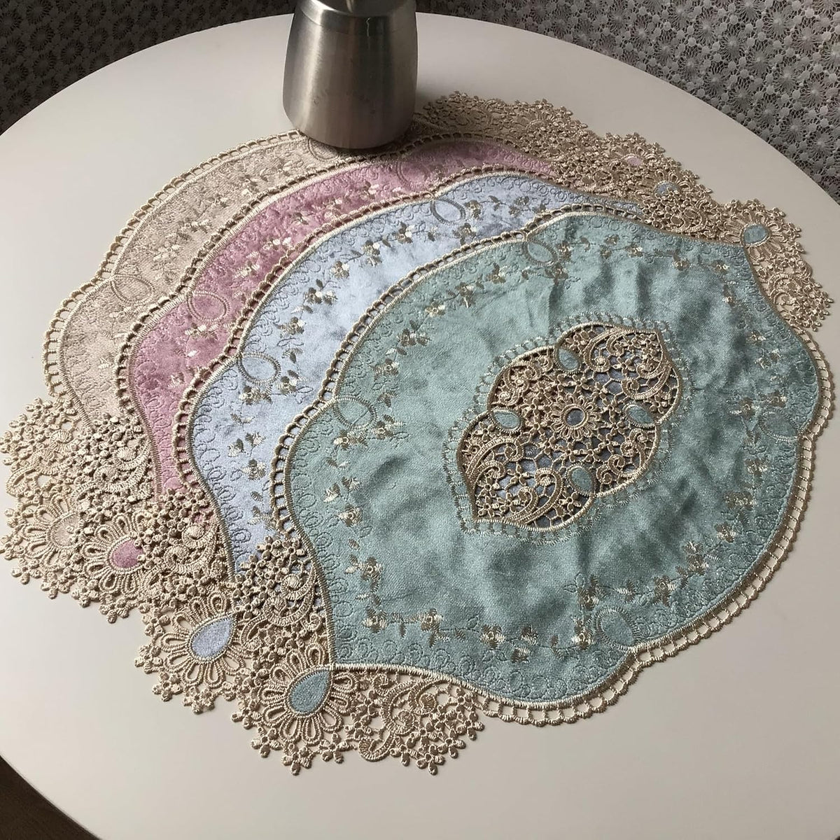 20''x11.4''Retro Oval Doilies placemat, Elegant Velvet Placemats Vase Mats Embroidery Dresser Scarf for Table Kitchen Dining Tabletop Decoration (Green)